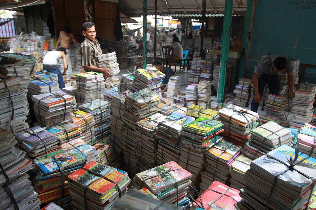 Penggusuran kios buku...