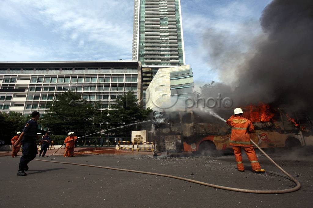 Bus Bianglala terbakar...