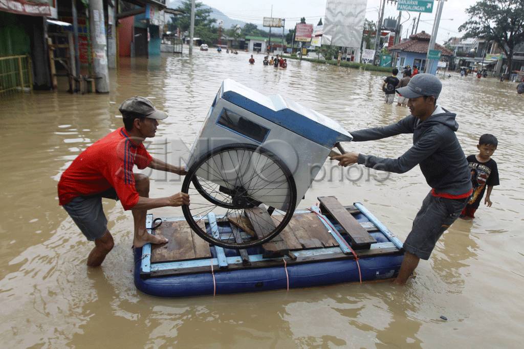Luapan Sungai Citarum,...