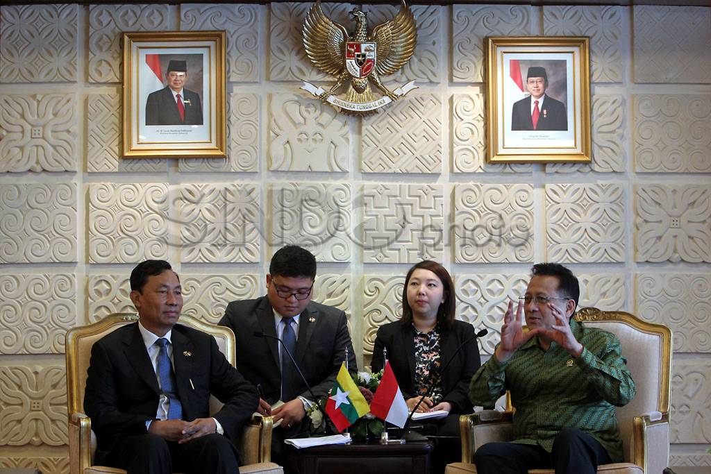 Parlemen Myanmar kunjungi...