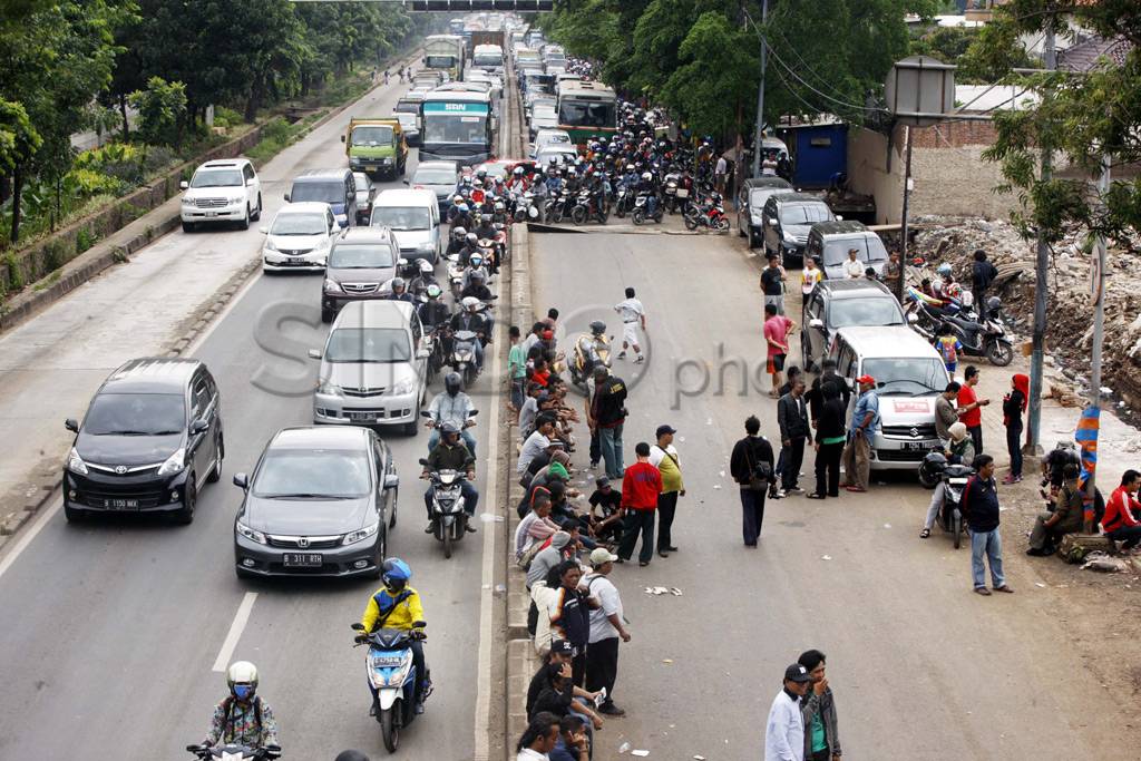 Ahli waris blokir jalan...