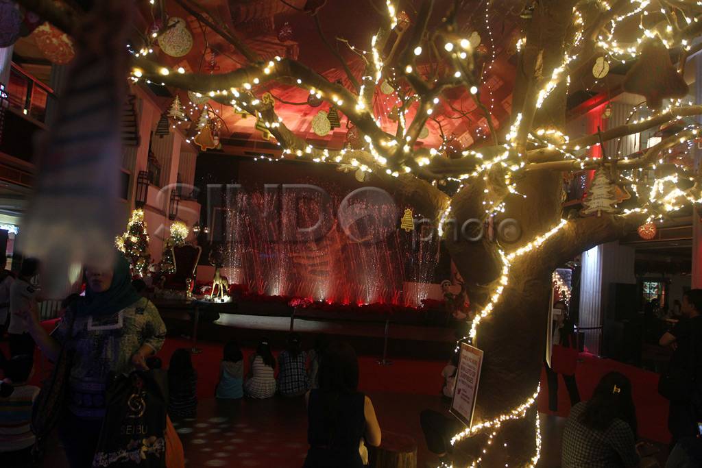 Dekorasi Natal di pusat...