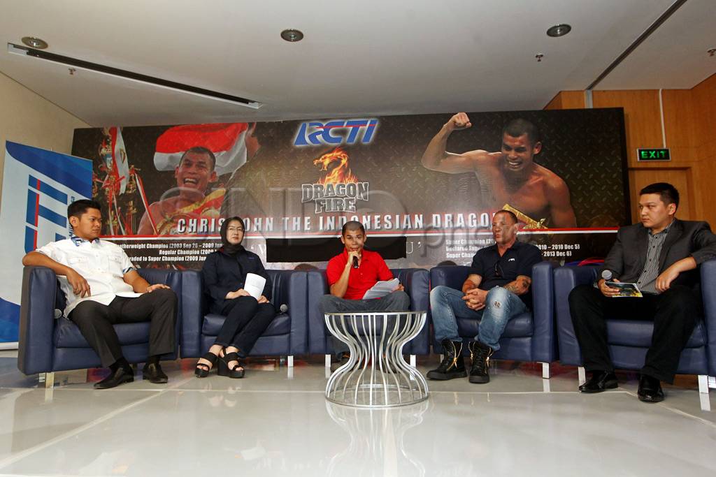Chris Jhon pensiun dari...
