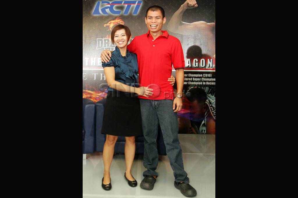 Chris Jhon pensiun dari...