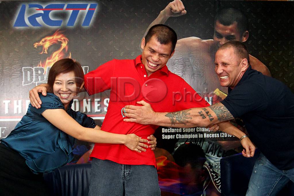 Chris Jhon pensiun dari...