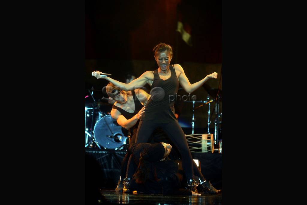 Agnes Monica tampil...