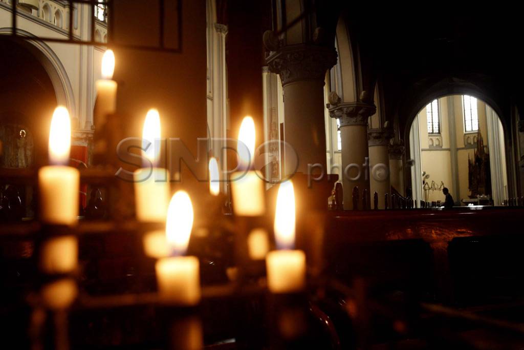 Persiapan Natal di Gereja...