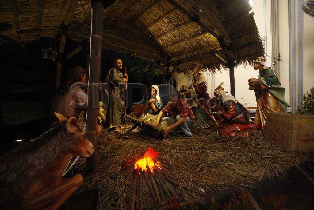 Persiapan Natal di Gereja...