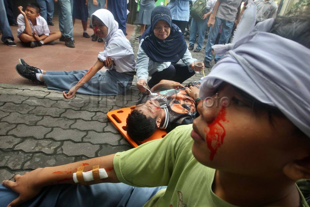 Siswa SLB gelar simulasi...