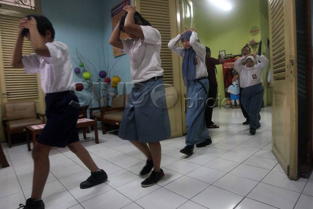 Siswa SLB gelar simulasi...