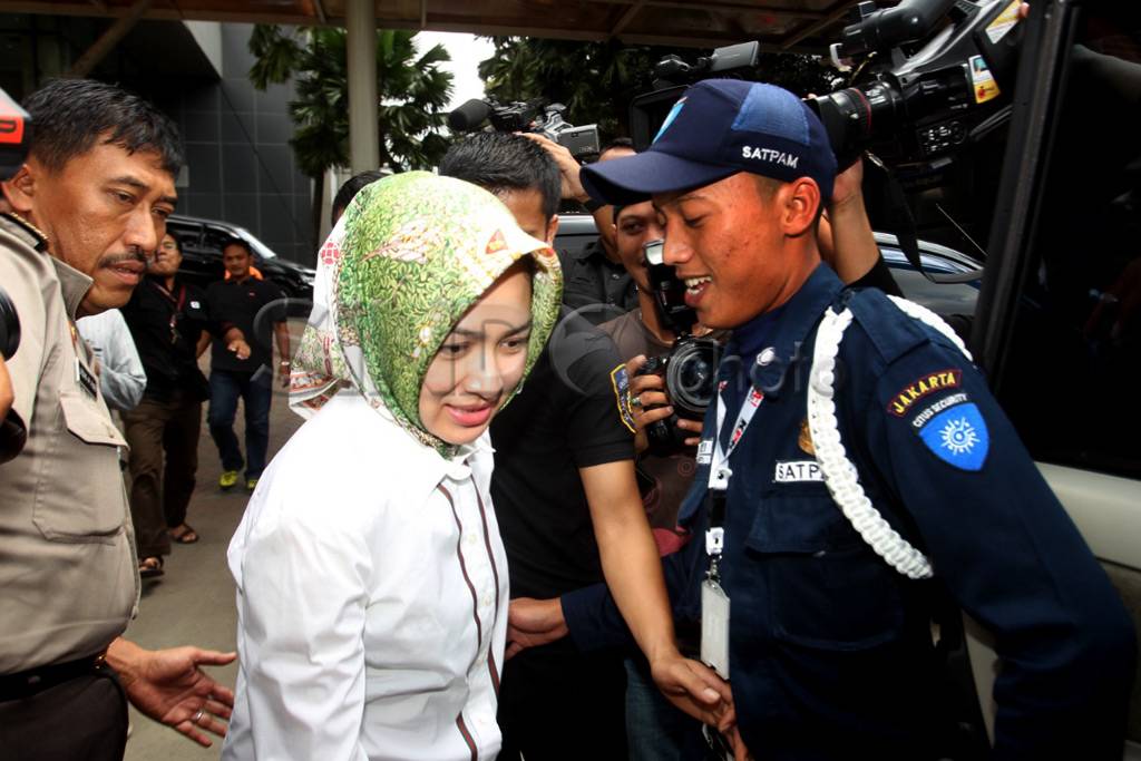 Airin kembali jenguk...