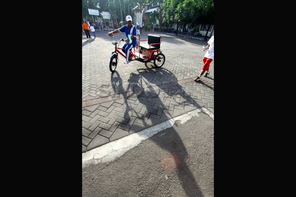 Ujicoba Becak Listrik...