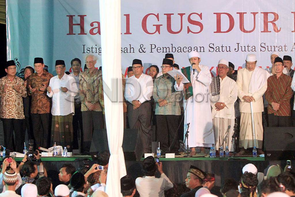 Ribuan warga padati...