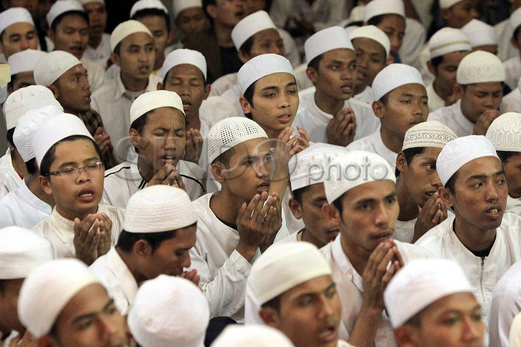 Ribuan warga padati...