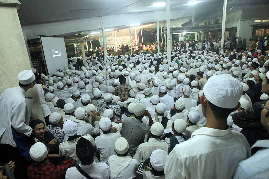 Ribuan warga padati...