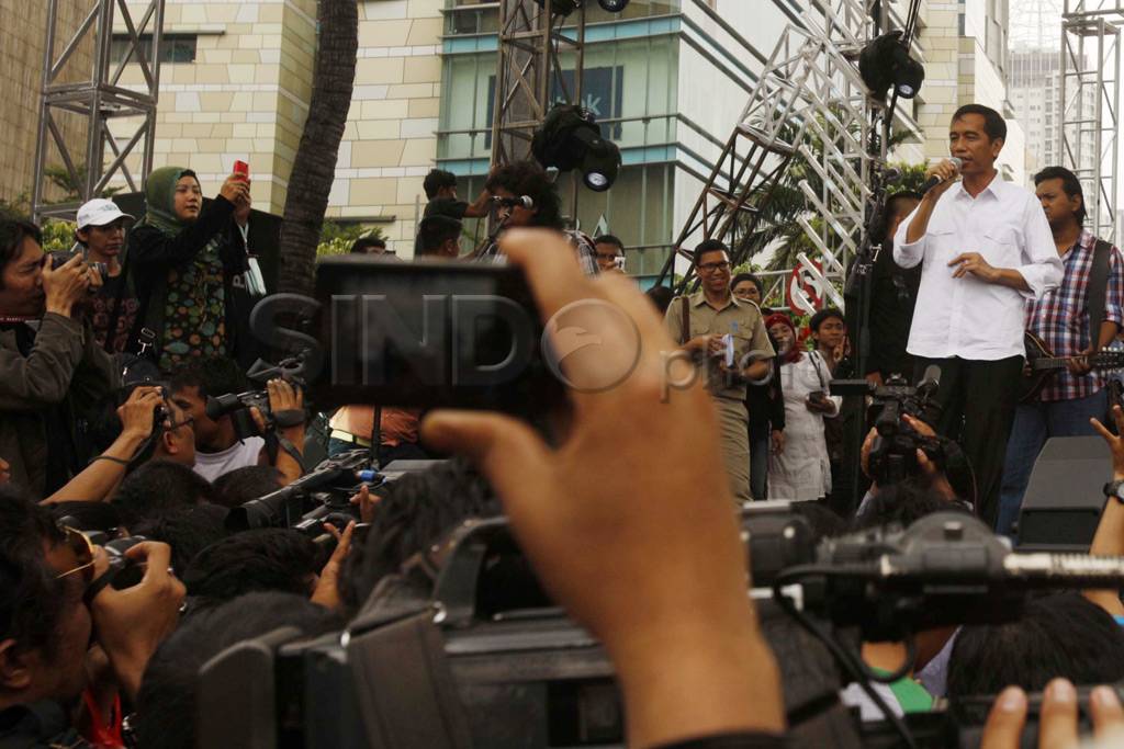 Jokowi dan Rhoma cek...