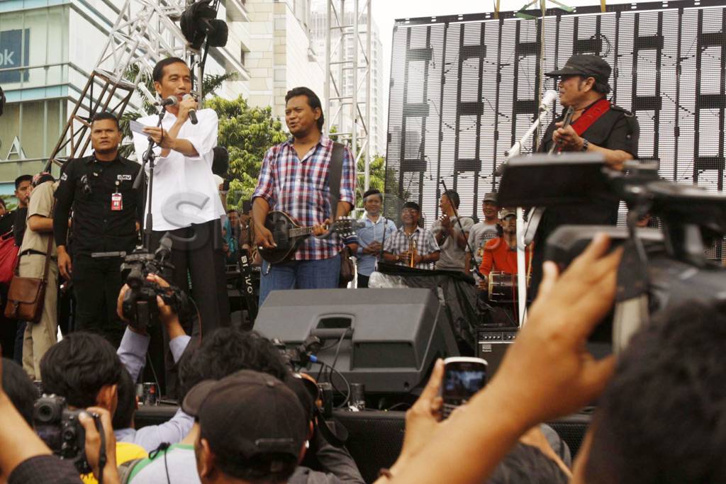 Jokowi dan Rhoma cek...