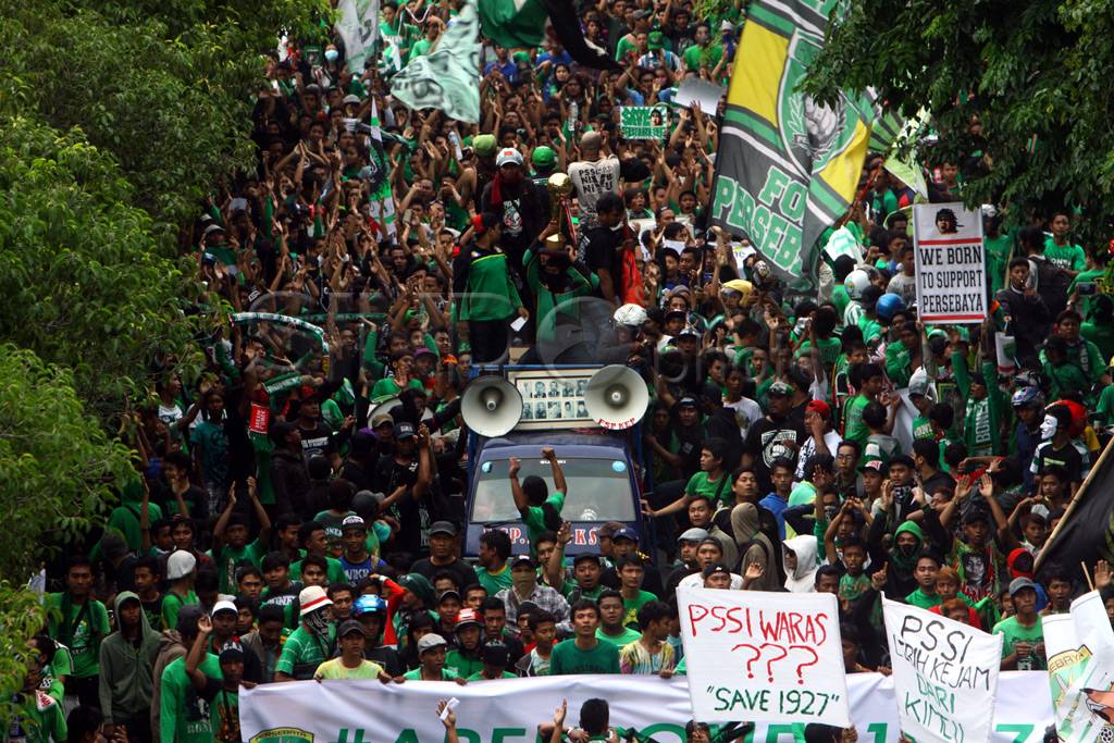 Demo ribuan Bonek Persebaya...