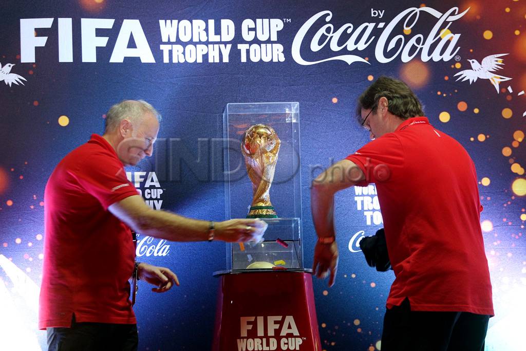 Trofi Piala Dunia tiba...