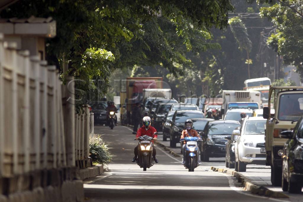 Penerobos jalur busway...