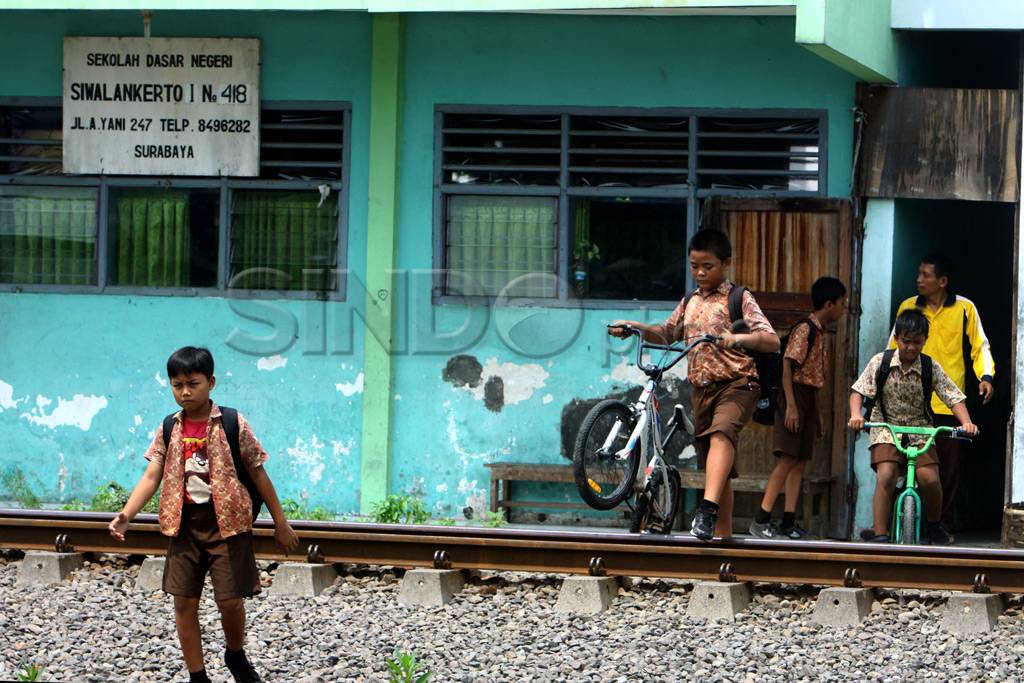 Berbahaya bagi siswa,...