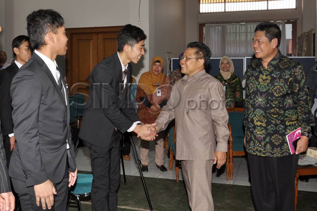 Menakertrans sambut...