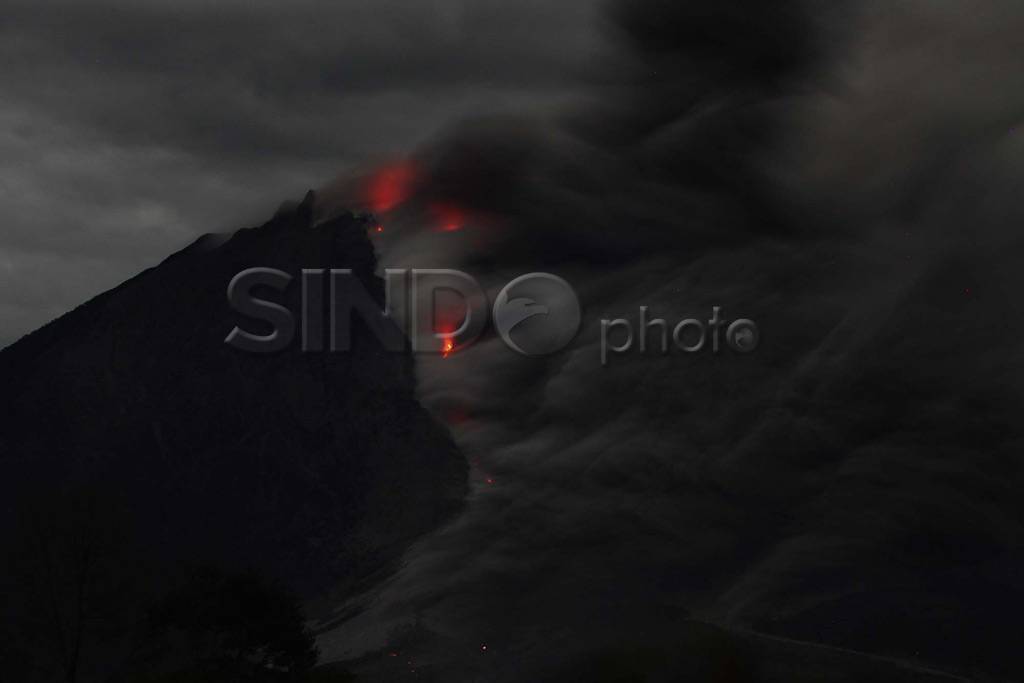 Lava pijar gunung Sinabung
