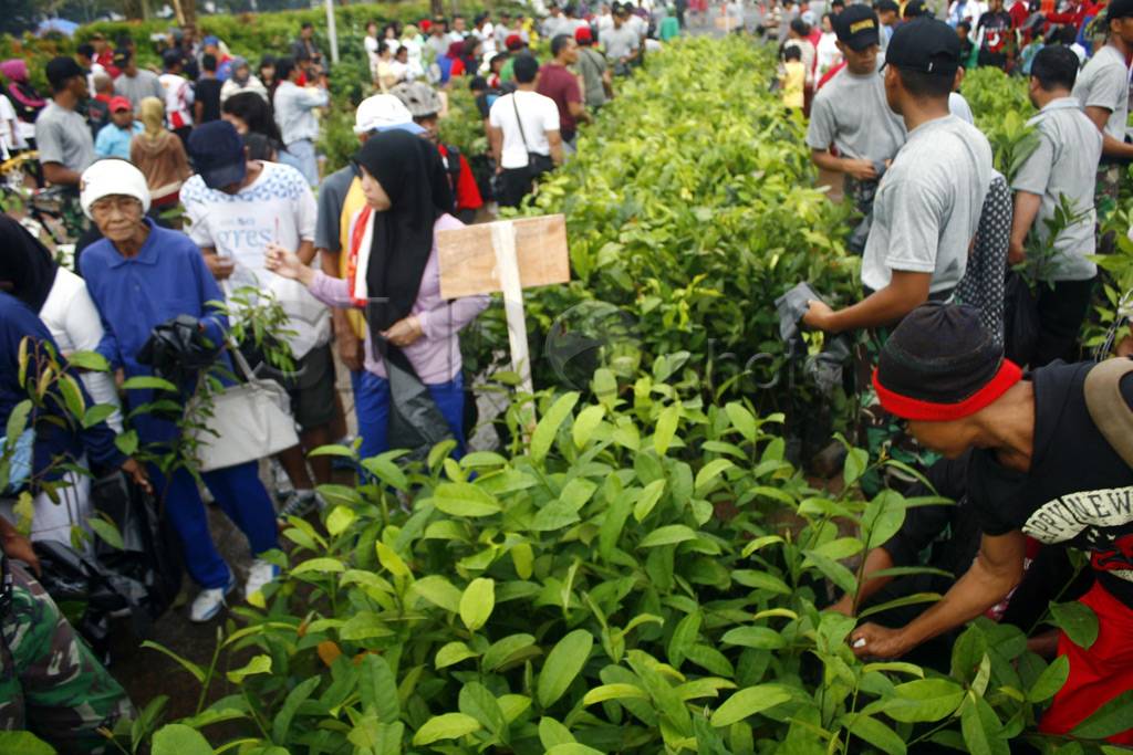 Paspampres bagikan ribuan...