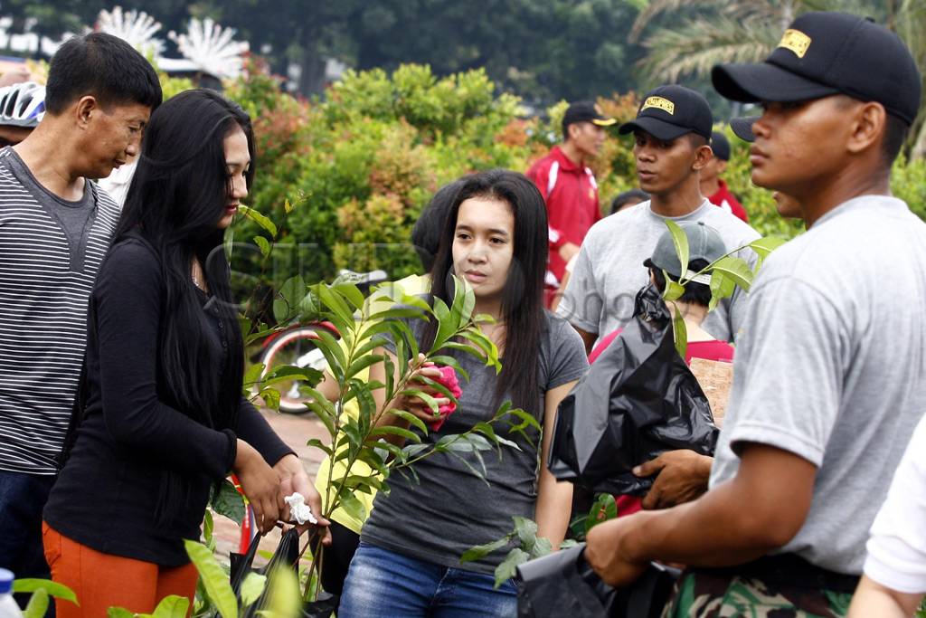 Paspampres bagikan ribuan...