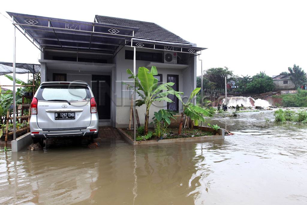 Tanggul jebol, perumahan...