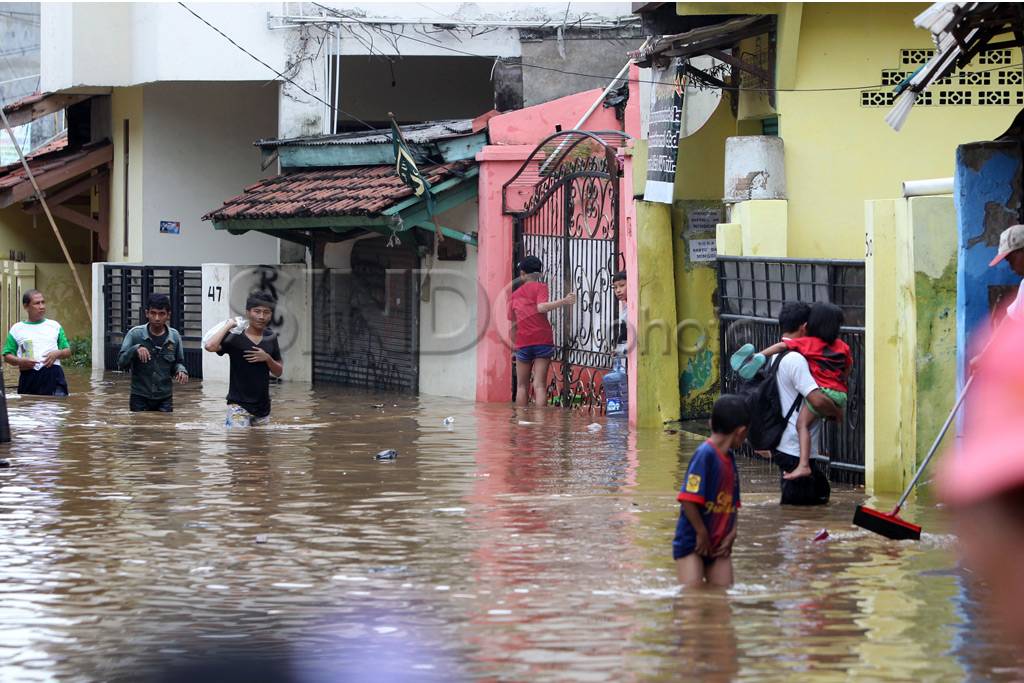 Ciliwung meluap, kabel...