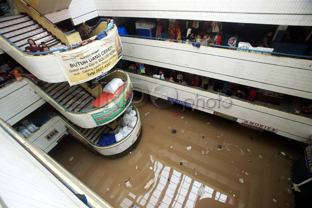 Banjir 1 meter rendam...