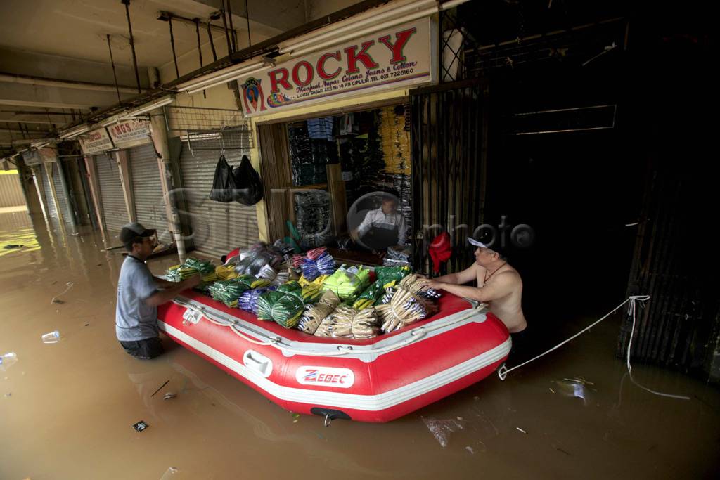 Banjir 1 meter rendam...