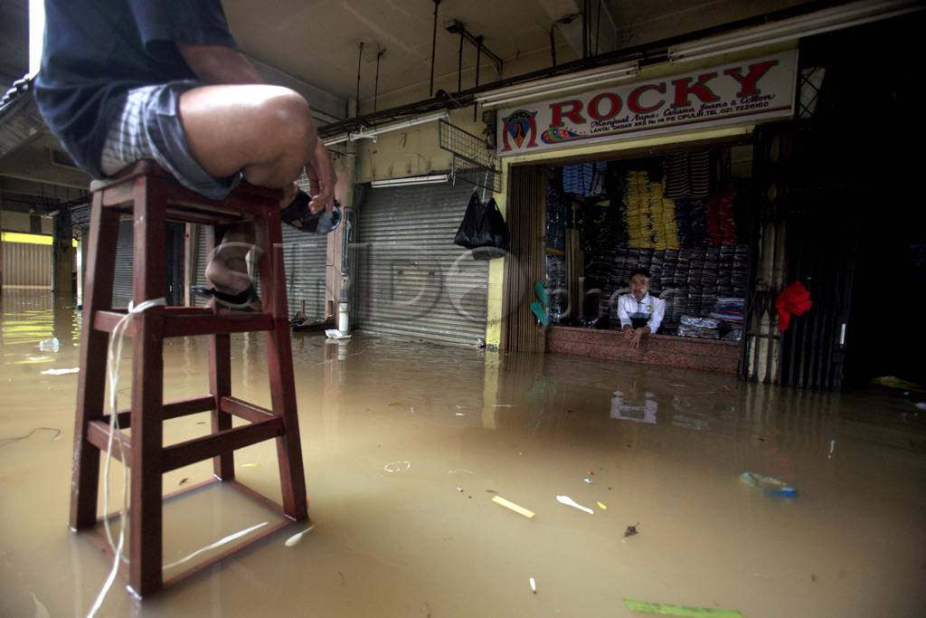 Banjir 1 meter rendam...