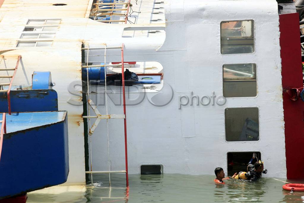 Kapal Roro tenggelam...