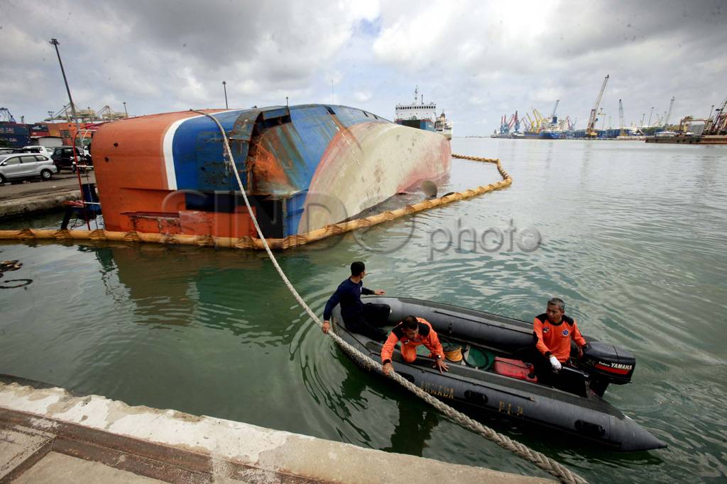 Kapal Roro tenggelam...