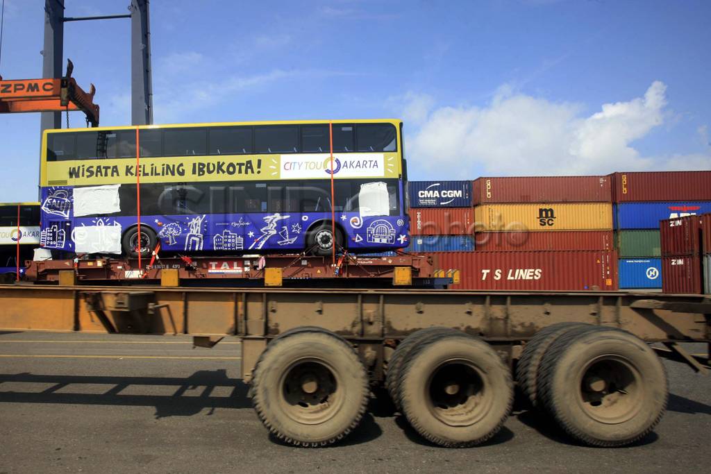 Lima bus tingkat wisata...