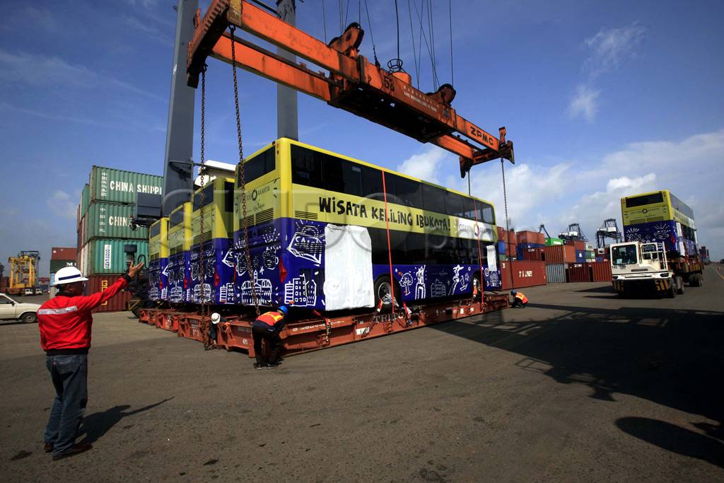 Lima bus tingkat wisata...
