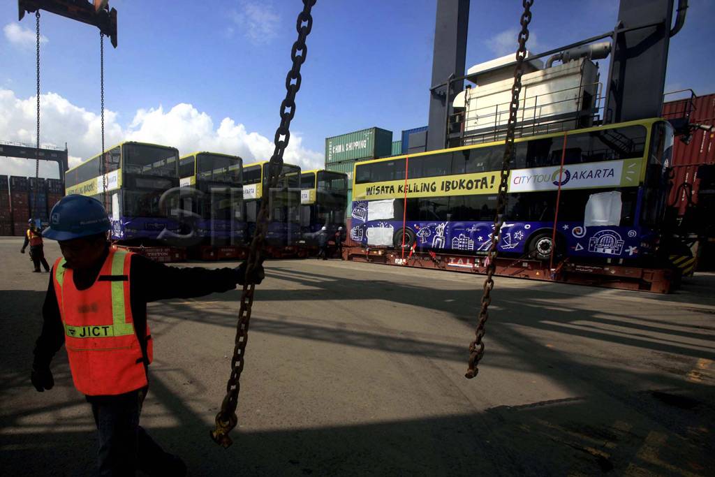 Lima bus tingkat wisata...