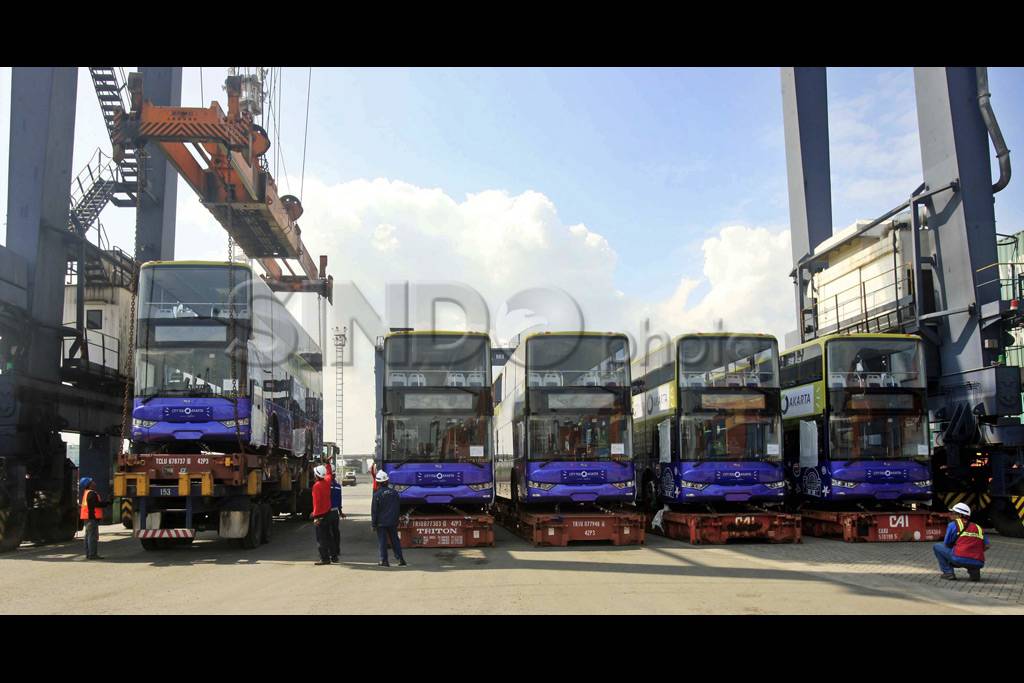Lima bus tingkat wisata...