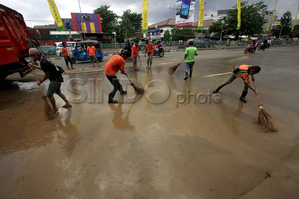 Banjir surut, warga...