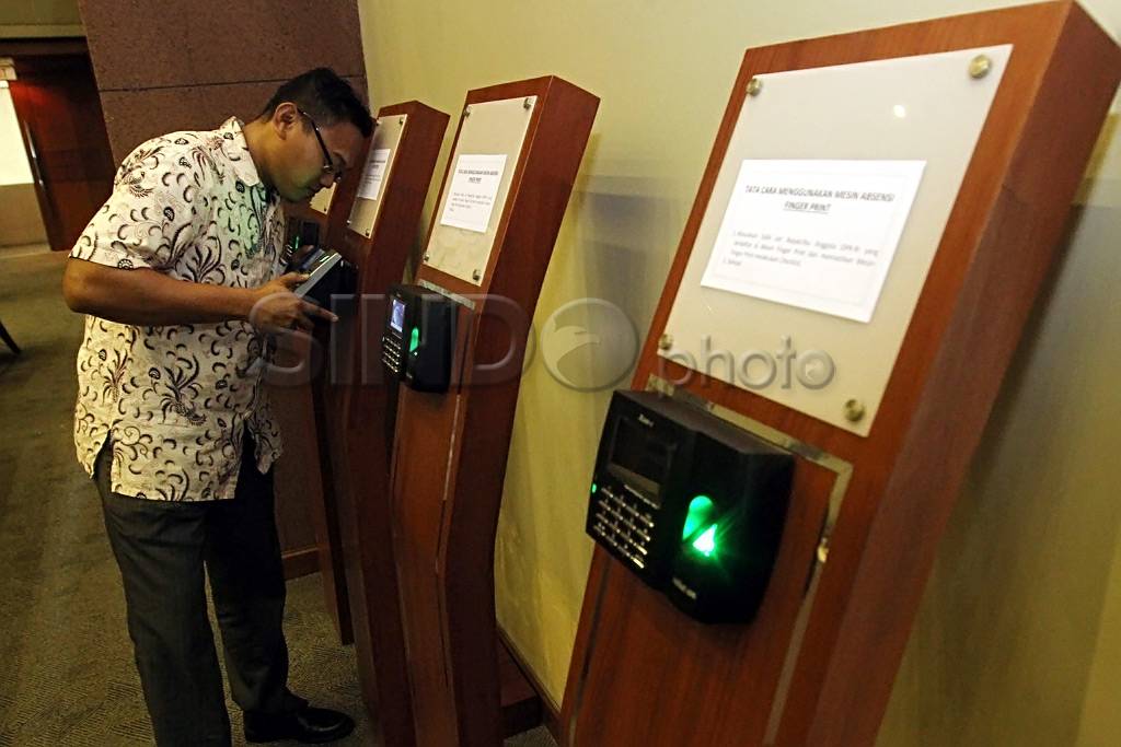 Absensi wajah dan sidik...