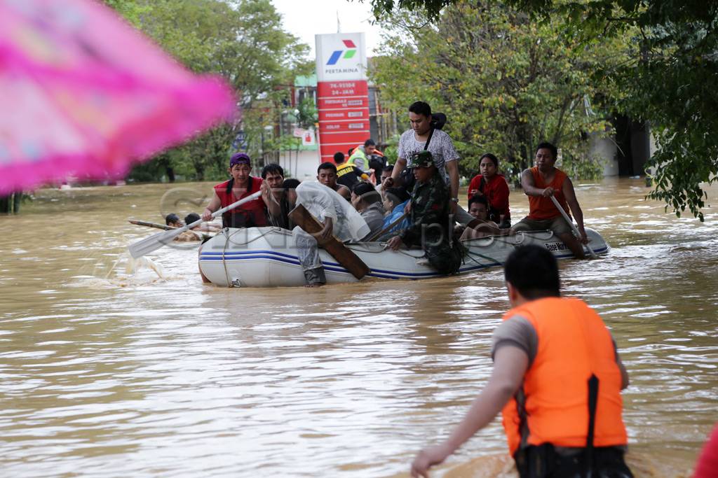 Banjir bandang rendam...