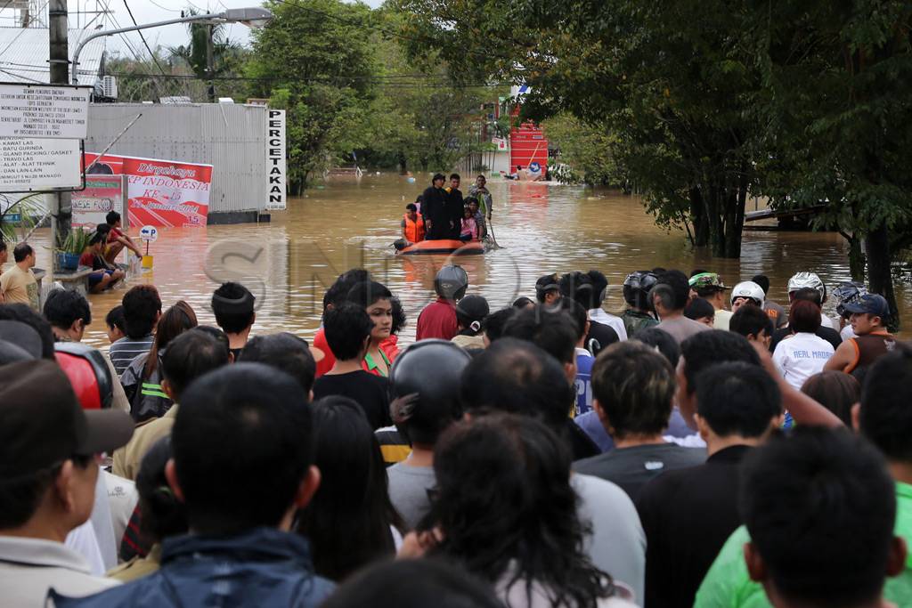 Banjir bandang rendam...