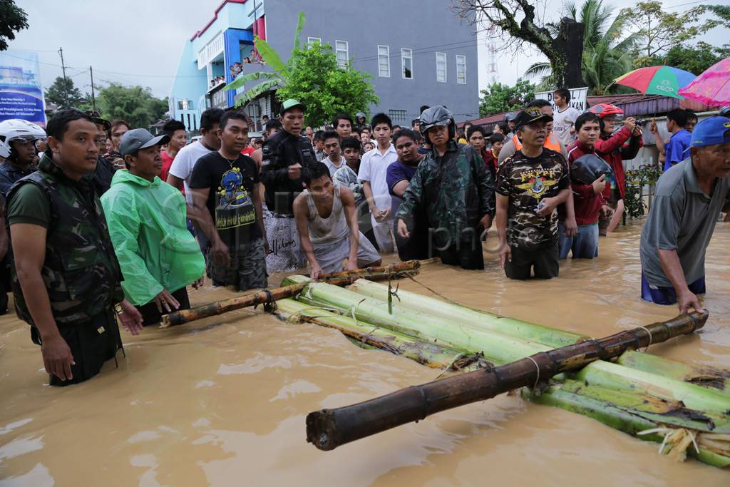 Banjir bandang rendam...