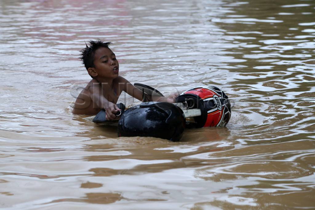 Banjir bandang rendam...