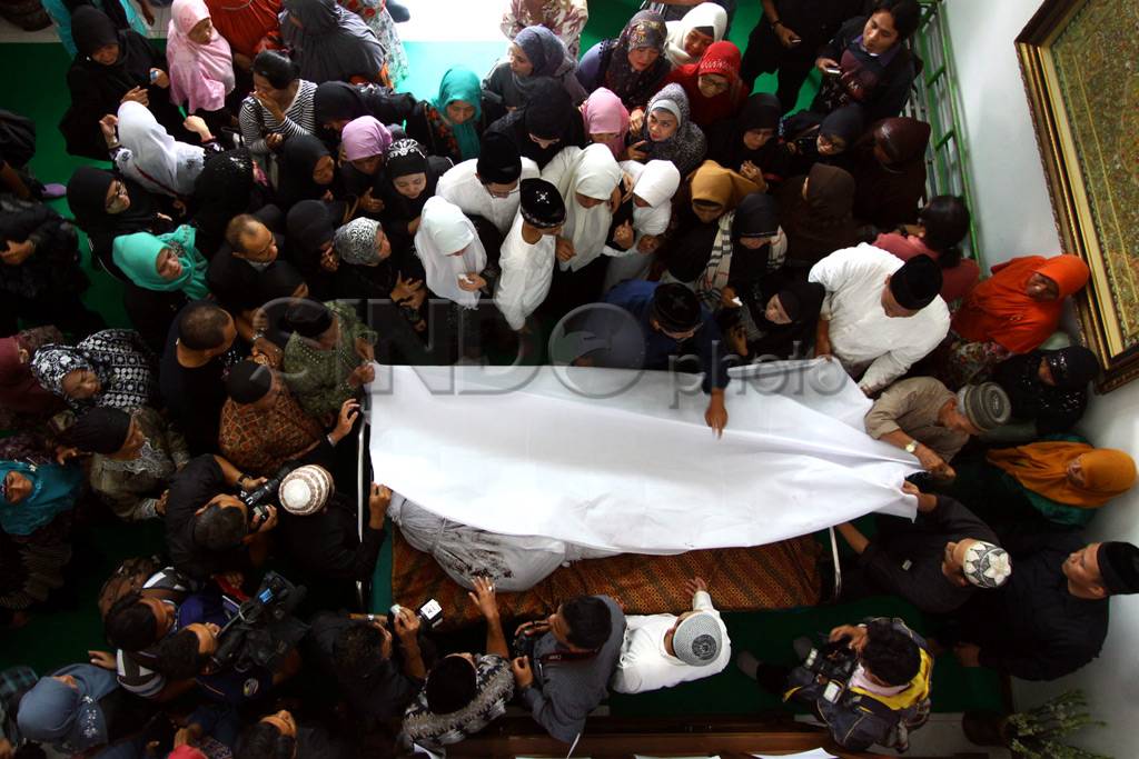 Suami Khofifah meninggal...
