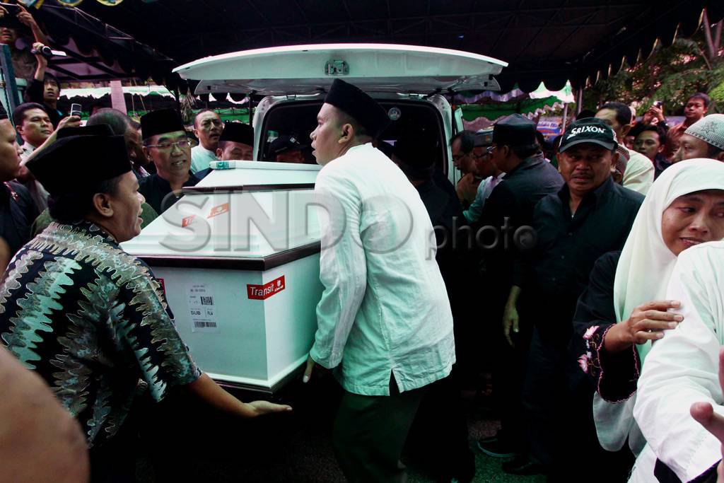 Suami Khofifah meninggal...