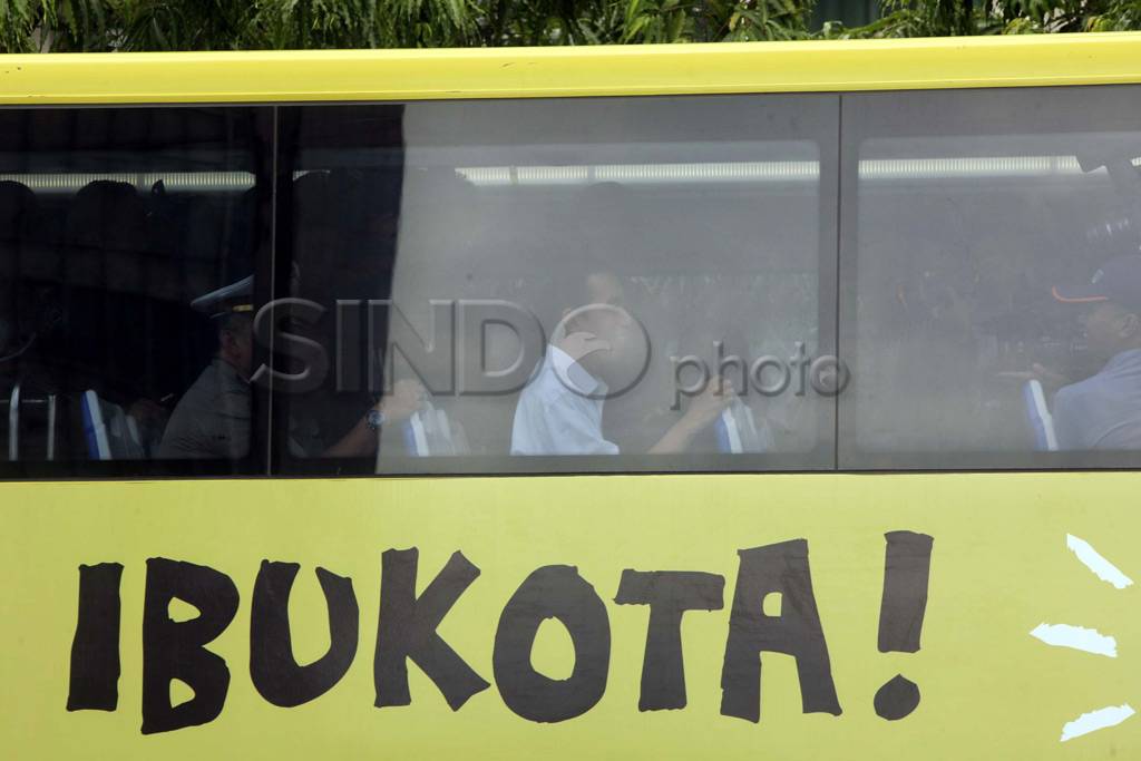 Uji coba bus tingkat...