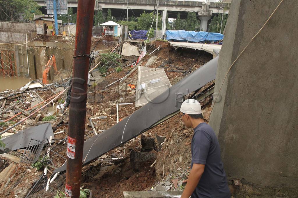 Tanah longsor di Sunter
